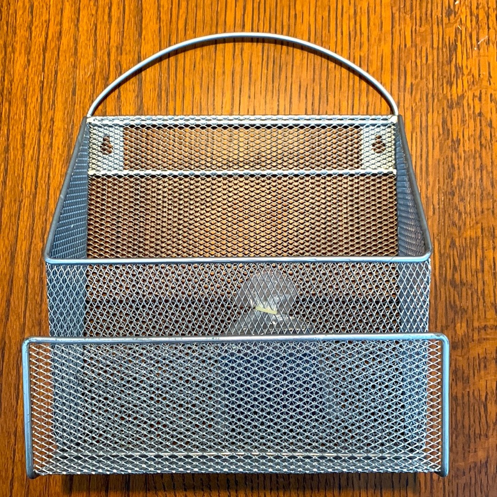 Metal Mesh Letter Holder/Mail Organizer